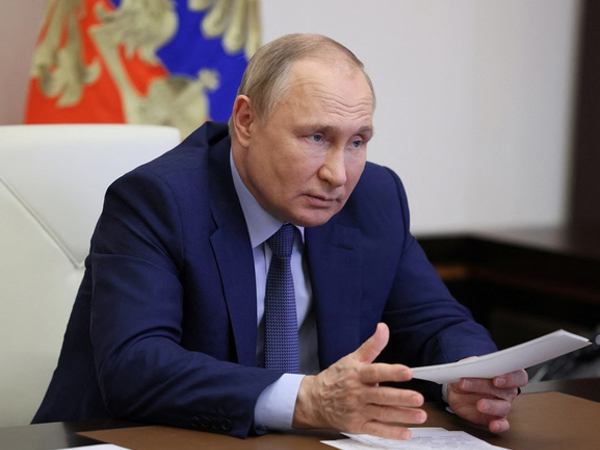 Tổng thống Zelensky ký lệnh trừng phạt Tổng thống Putin