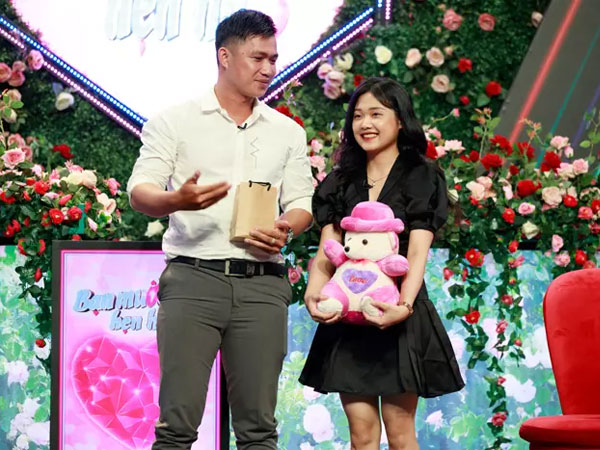 Nữ sinh gây sốt show hẹn hò vì xinh như búp bê