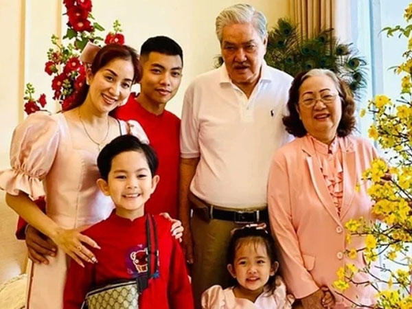Khánh Thi bật mí mối quan hệ tốt đẹp giữa mình và gia đình chồng sau nhiều năm làm dâu