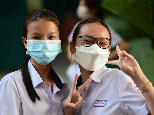 Sáng nay, hơn 94.000 học sinh TP.HCM thi vào lớp 10