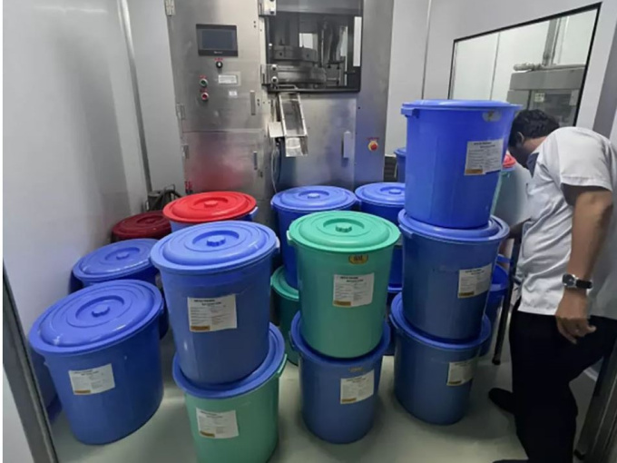 Công an TP.HCM 'cất lưới' ổ thuốc giả triệu viên ngay trong nhà máy tân dược thật