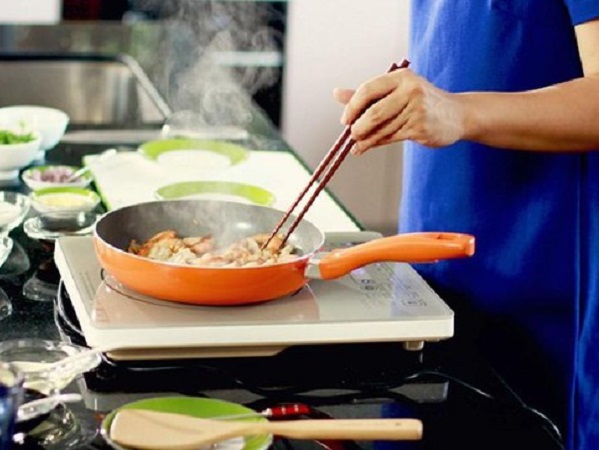 Những thói quen sai lầm khi nấu ăn khiến bạn vừa mất thời gian lại dễ rước bệnh vào người