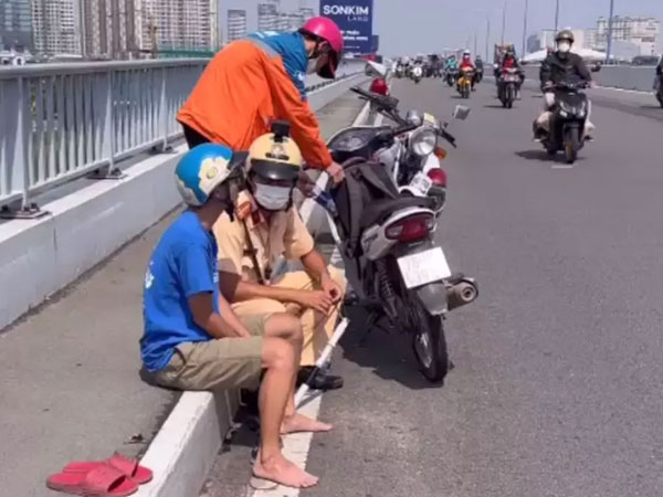 Lý do nam thanh niên thôi ý định nhảy cầu tự tử ở TP.HCM