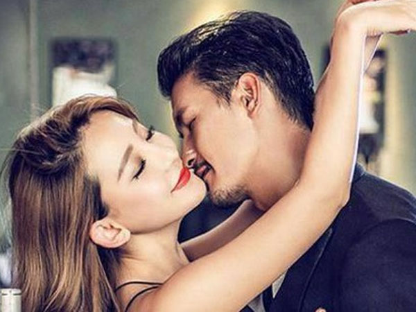 Nữ trưởng phòng chết lặng phát hiện bí mật của chồng trẻ nhờ gói quà hàng hiệu đi nhầm địa chỉ
