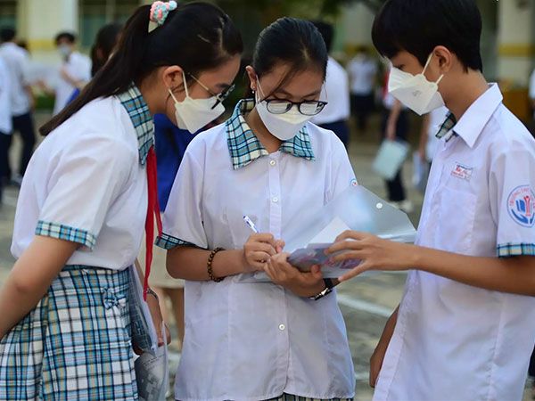 Đề thi và gợi ý lời giải môn Toán thi lớp 10 của TP.HCM: 'Có sự phân hoá và nhìn chung là khó'