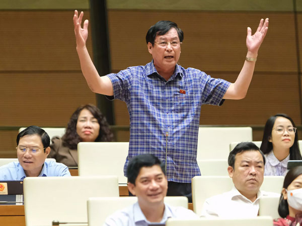 'Đài phát thanh' trong gia đình nửa đêm vẫn phát có phải là bạo lực tinh thần?