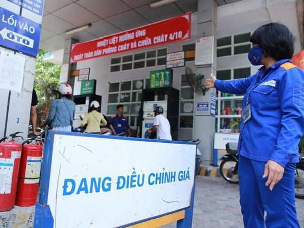 Giá xăng dầu thiết lập kỷ lục mới: Đề xuất tiếp tục giảm thuế có khả thi?