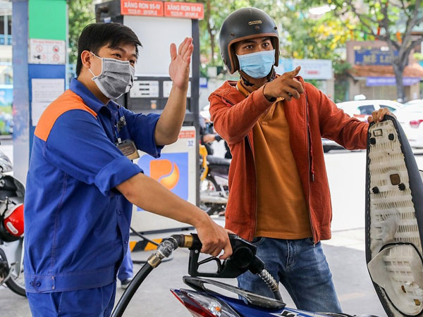NÓNG: Đại sứ quán phản hồi về việc Malaysia bán xăng 13.000 đồng/lít cho Việt Nam