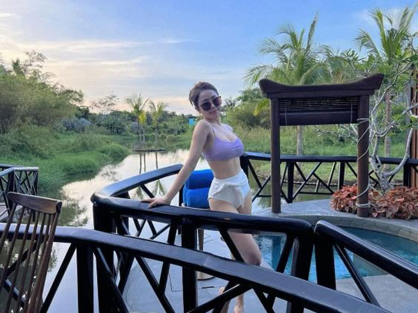 Lâu lắm mới thấy hot girl Trâm Anh tung ảnh bikini, body được khen 'nức nở'