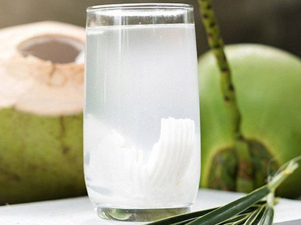Nước dừa là 'thần dược' mùa nắng nóng nhưng uống vào 5 thời điểm này độc như 'thạch tín' bỏ ngay còn kịp