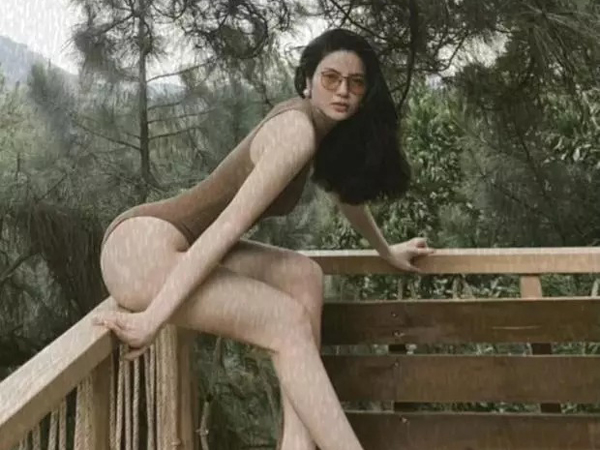 Bồ Quang Hải khoe ảnh hở hang, đỏ mặt hơn là caption 'giường chiếu'