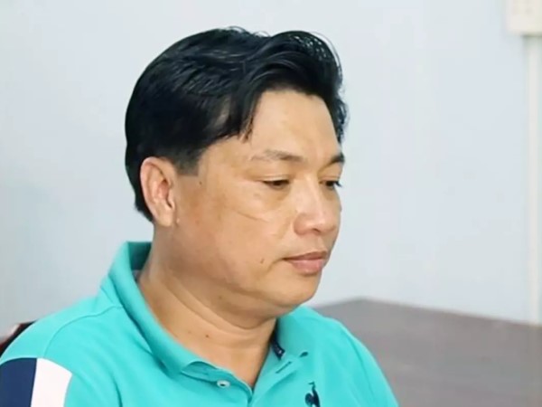Giám đốc công ty khai thác cát đánh kiểm sát viên khi đang dừng đèn đỏ