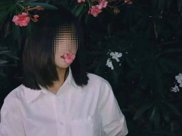 Ngậm hoa 'sống ảo' và cái kết đắng của blogger Trung Quốc