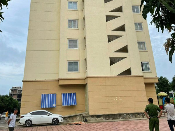 Người đàn ông rơi từ tầng cao chung cư xuống đất tử vong là phó giám đốc Sở Khoa học và công nghệ Thanh Hóa