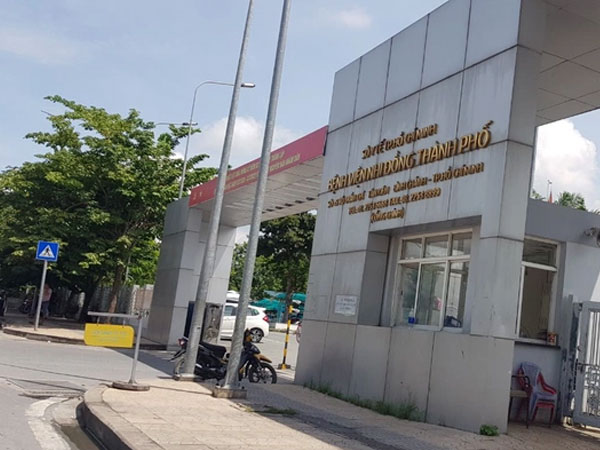 Người mẹ ném con 2 tháng tuổi từ tầng 5 bệnh viện xuống đất khai gì?