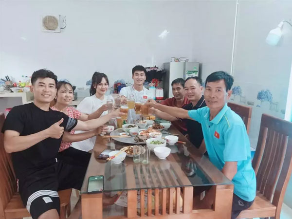 Nhâm Mạnh Dũng đưa bạn gái về ra mắt, chuẩn bị đám cưới?