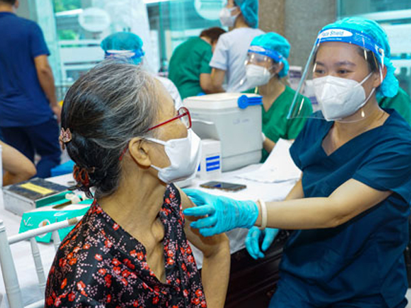 Bản tin Covid-19 ngày 17/6: Cả nước ghi nhận 723 ca nhiễm, số ca nặng giảm sâu