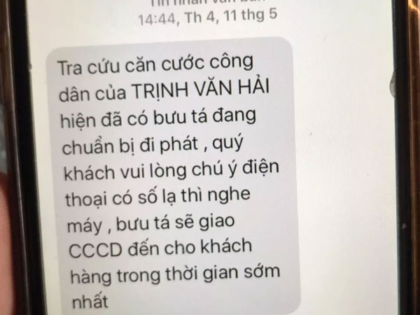 Hàng ngàn người dân đỏ mắt chờ thẻ Căn cước công dân