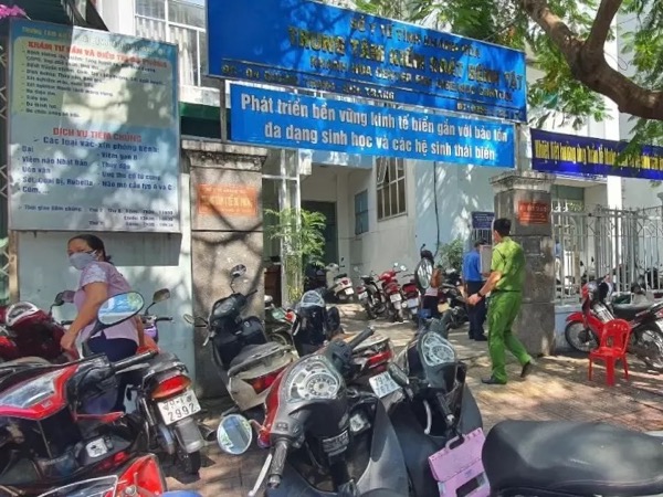 Công an đang khám xét trụ sở CDC Khánh Hòa