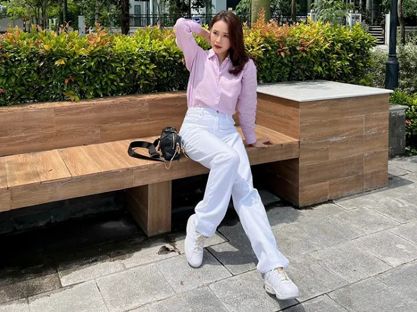 Hồng Diễm tung ảnh tạo hình phim mới quyến rũ, xinh đẹp hơn thời 'Hướng dương ngược nắng'