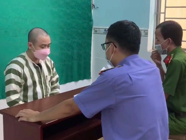 Khởi tố, bắt tạm giam diễn viên hài Hữu Tín
