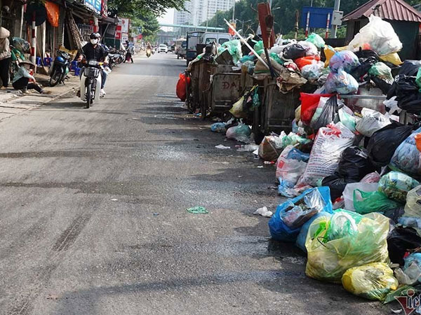 Phố phường Hà Nội lại ngập ngụa rác thải, vì sao?