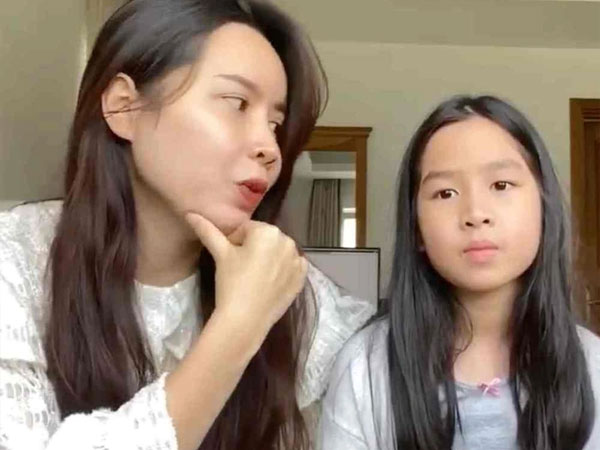 3 nhóc tỳ nhà sao Việt giỏi ngoại ngữ, bắn tiếng anh như gió, có bé thạo 4 thứ tiếng
