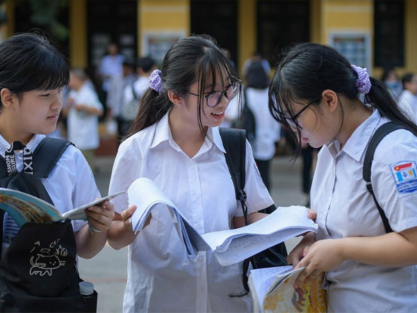 Học sinh Hà Nội thi lớp 10 dưới áp lực ‘tỉ lệ chọi cao chưa từng thấy’