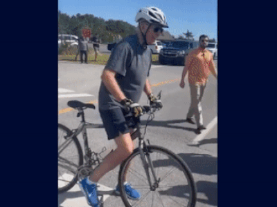 Clip: Tổng thống Mỹ Joe Biden bị ngã xe đạp