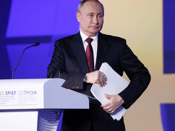 Bài phát biểu tại St. Petersburg đập tan tin đồn về sức khỏe ông Putin