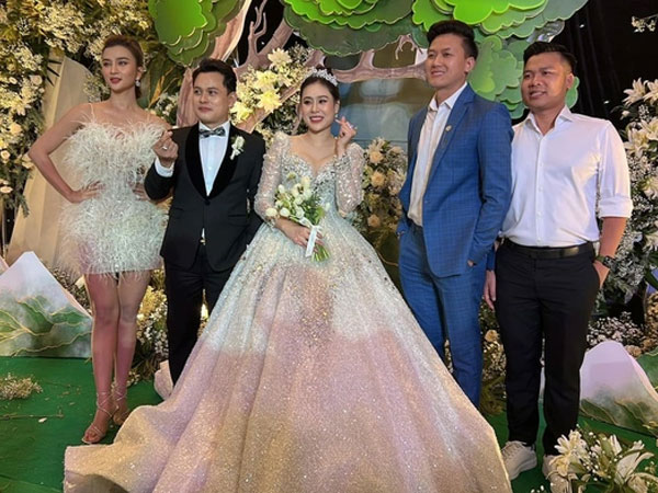 Diện trang phục lấn át cô dâu Hồ Bích Trâm trong lễ cưới, Kim Tuyến nhận 'gạch đá' từ dân mạng