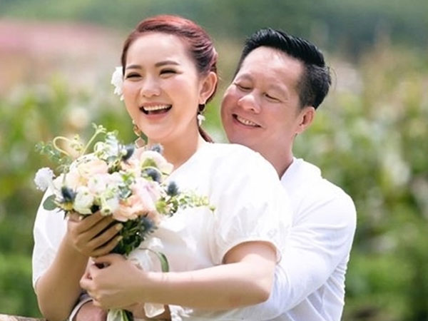 Phan Như Thảo ẩn ý chuyện sinh con thứ 2 với chồng đại gia sau 7 năm bên nhau
