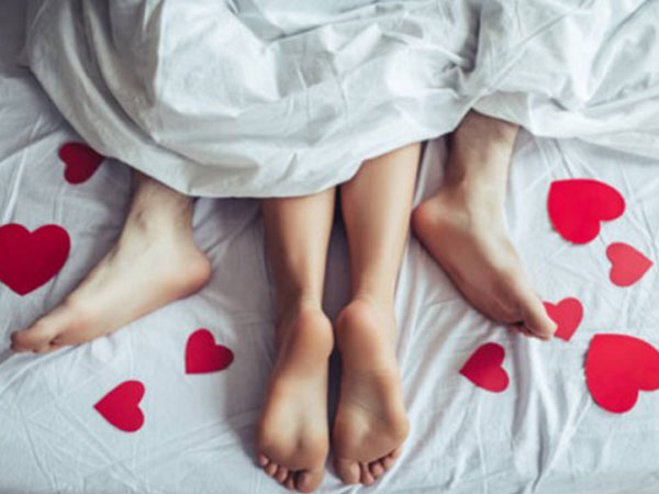 Vợ chồng ngủ riêng, chỉ khi 'yêu' mới chung giường thì có sao không?