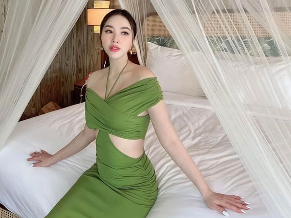 Mẹ bỉm Bảo Thy tiếp tục khoe visual 'không đối thủ', lộ vòng 2 'con kiến' gợi cảm