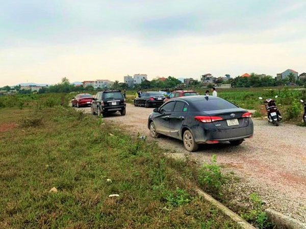 Nhà đầu tư ồ ạt bỏ cọc sau khi đấu giá đất ở mức 'trên trời'