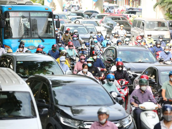 Hà Nội hai ngày liên tiếp nóng nhất cả nước, cảnh báo đột quỵ do sốc nhiệt