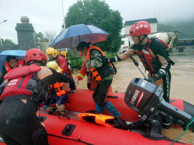 Trung Quốc ghi nhận mưa lớn chưa từng thấy trong 60 năm, nửa triệu người bị ảnh hưởng