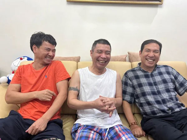 NS Công Lý cười tươi hết cỡ khi được Xuân Bắc - Quang Thắng đến thăm, khoảnh khắc bộ ba ngồi bên nhau gây sốt MXH