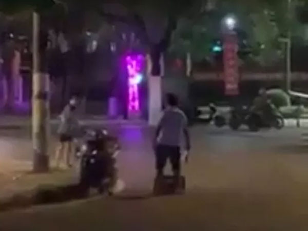 Đã làm rõ danh tính đối tượng đi xe SH nhiều lần làm 'chuyện lạ' giữa phố