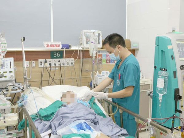 Ăn bánh trôi ngô, cháu bé 9 tuổi tử vong, 4 người suy gan tối cấp tính, tiên lượng rất nặng