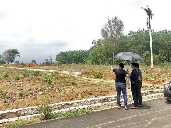 Vì sao thị trường đang 'chững' lại nhưng giá nhà, đất vẫn liên tục tăng?