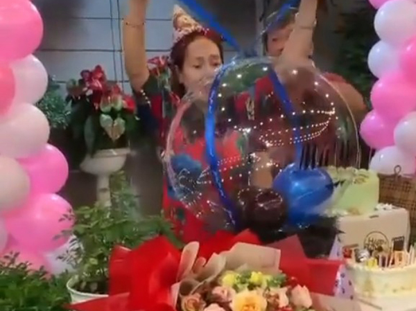Tạo bất ngờ nhân ngày sinh nhật bằng cách dán tiền vào bóng bay và cái kết khiến tất cả 'đứng hình'