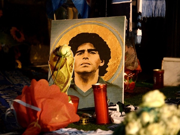 Huyền thoại Maradona qua đời do 8 nhân viên y tế mưu sát?