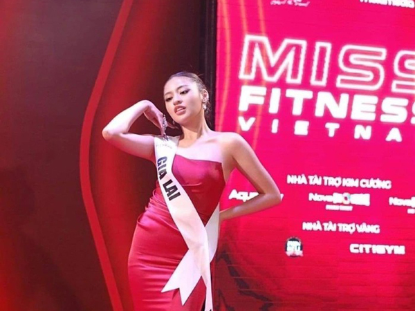 'Hot girl trứng rán' Trần Thanh Tâm đi thi hoa hậu, liệu có còn 'môi hở răng lạnh'?