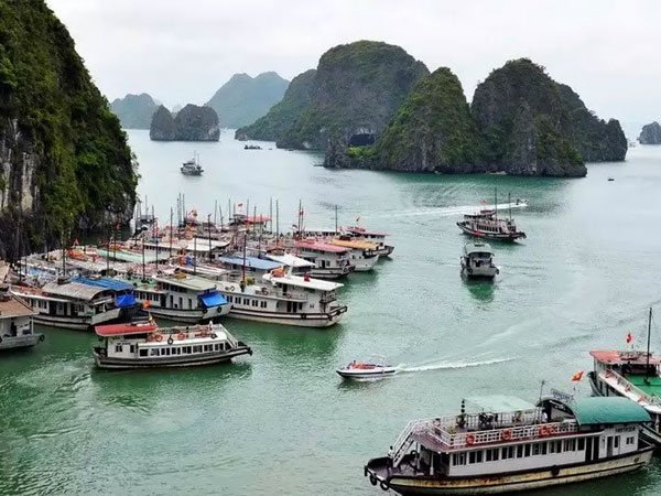 Giá vé tham quan vịnh Hạ Long tăng trở lại