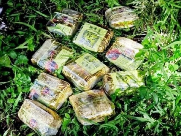 Tìm chủ nhân balo chứa khoảng 10kg ma tuý bị 'bỏ quên'