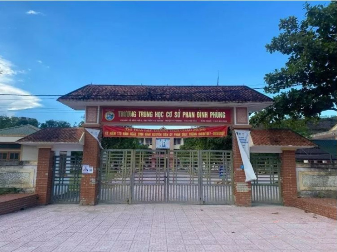 Thầy giáo tiếng Anh bị tố quan hệ với nữ sinh lớp 6