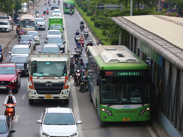 Hà Nội đề xuất cho một số phương tiện được đi vào làn BRT