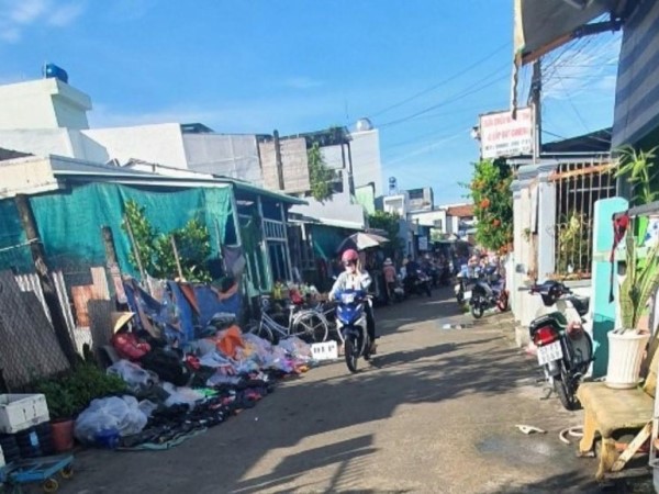 Nữ công nhân trộm túi xách chứa hơn 100 triệu đồng ở chợ