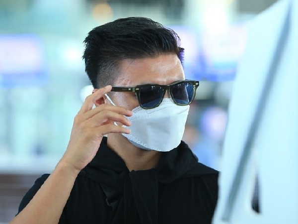 Nóng: Quang Hải bịn rịn chia tay gia đình sang Pháp, chuẩn bị gia nhập Pau FC